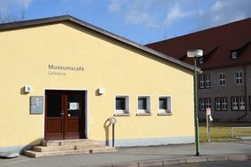 Das Museumscafé auf dem Gelände der Gedenkstätte Buchenwald wird über den Zweckbetrieb des CJD Erfurt betrieben.