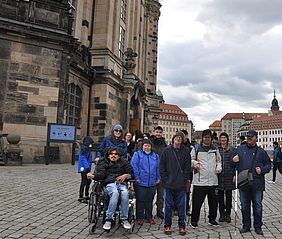 Die Reisegruppe vor der Frauenkirche.