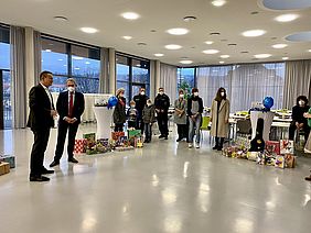 Bei der Wunschbaumaktion wurden insgesamt 82 Kinder aus verschiedenen sozialen Einrichtungen in Erfurt von der Thüringer Polizei beschenkt.